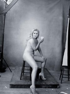 02-02-pirelli-calendar-2016-amy-schumer